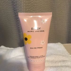Daisy Marc Jacobs Eau So Fresh Body Lotion 5.1 oz